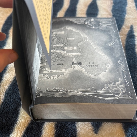 Onyx Storm Hardcover Book - Picture 2 of 4